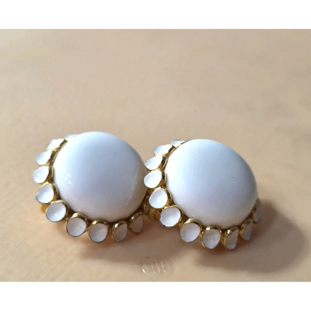 Vintage‎ Crown Trifari Round White Gold Clip Earrings